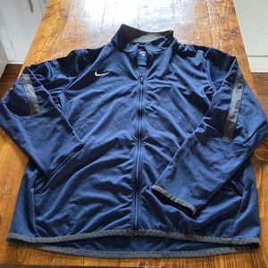 Nike zip up jacket, worn once. In great condition!